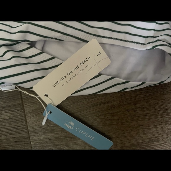 Cupshe 1 piece bathing suit - Picture 2 of 2